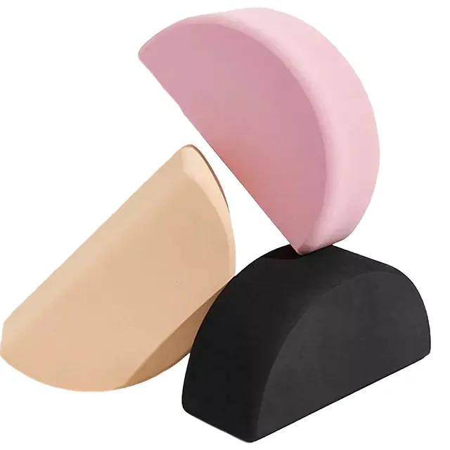 كتلة اليوغا على شكل نصف القمر